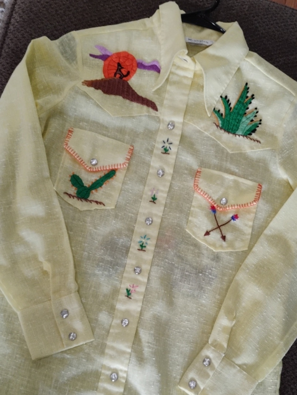 Vintage Women's Wrangler Pale Yellow Embroidered Western Button Shirt